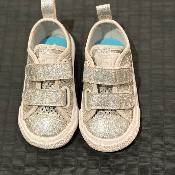 Size 5 toddler silver Glitter Converse Sneakers - Picture 1 of 5